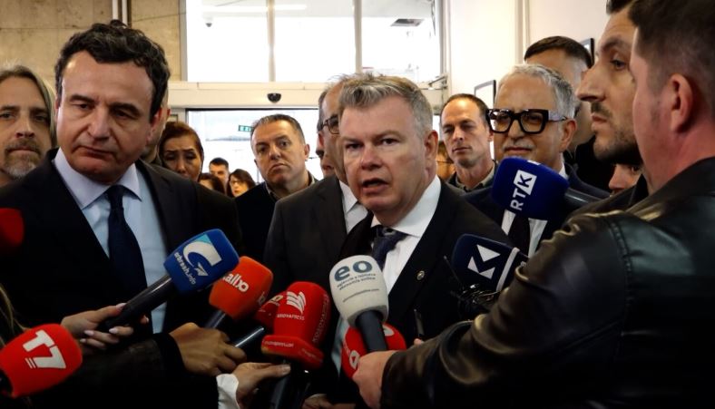 Ambasadori i Luksemburgut në Kosovë kërkon respekt për stafin shëndetësor