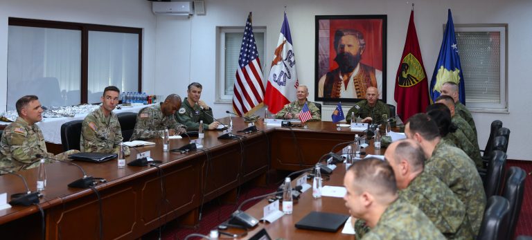 Gjeneral Osborn përfundon vizitën në FSK, vlerëson bashkëpunimin