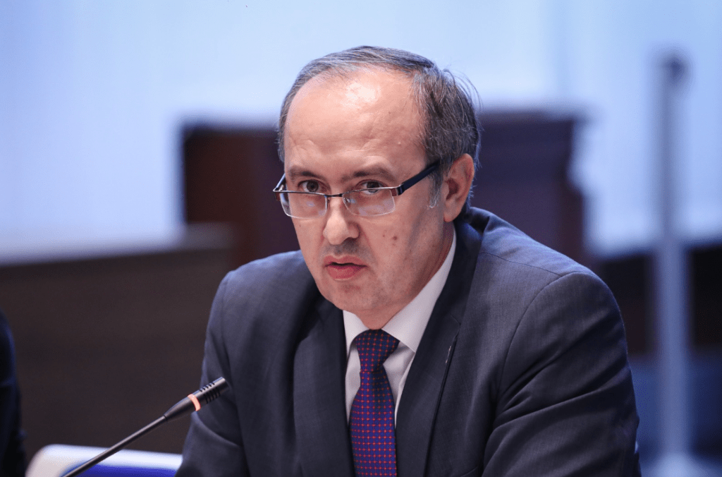 Hoti kritikon Qeverinë për rritjen e çmimeve të derivateve dhe propozon masa alternative