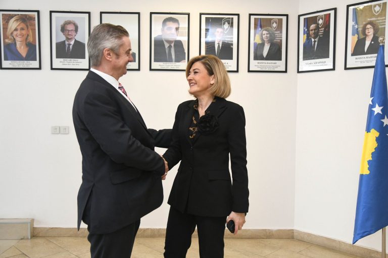 Kusari diskuton me Britaninë e Madhe për partneritet ekonomik dhe investime