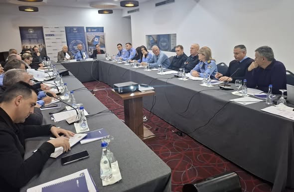 Policia dhe OSBE organizojnë tryezë për mbrojtjen e fëmijëve nga rreziqet në internet