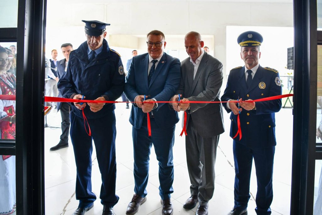 Përurohet nënstacioni policor në Komoran – një hap i rëndësishëm drejt rritjes së sigurisë dhe fuqizimit të partneritetit me qytetarët