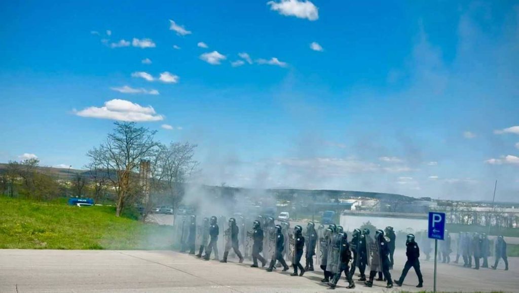 Certifikohen 44 zyrtarë policorë për menaxhimin e turmave