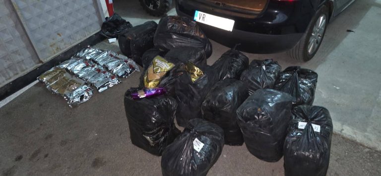 Policia ndalon kontrabandën e duhanit në Kamenicë, sekuestrohen mbi 150 kg