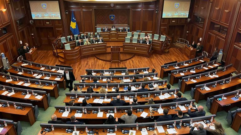 Nis seanca për zgjedhjen e presidentit, në sallë vetëm deputetët e VV-së
