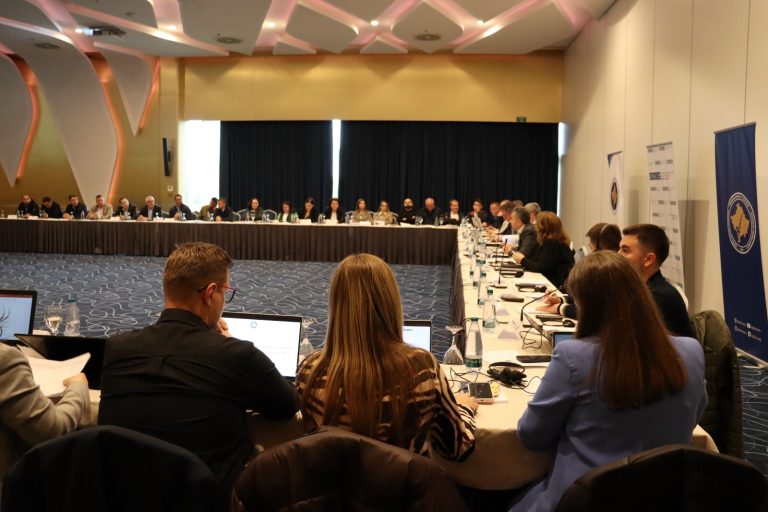 KQZ diskuton me zyrtarët komunalë sfidat e procesit zgjedhor