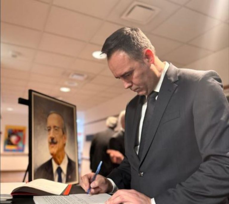 Konjufca nderon Eliot Engel: Mik i madh i Kosovës dhe i shqiptarëve