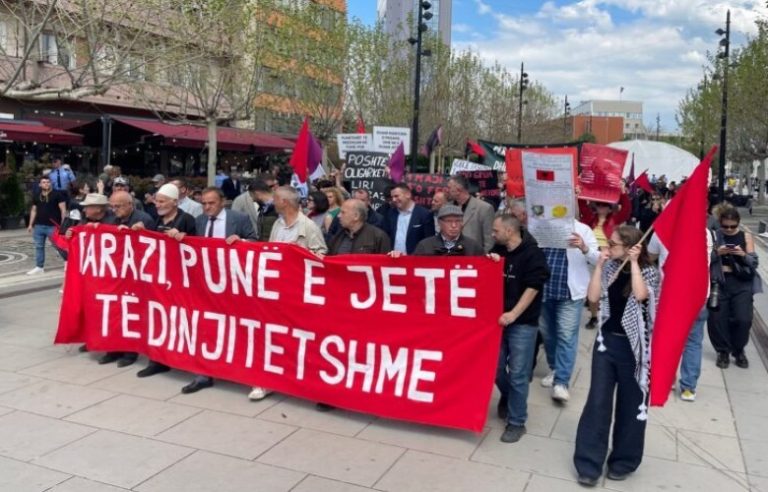 1 Maji shënohet me protestë në Prishtinë për të drejtat e punëtorëve