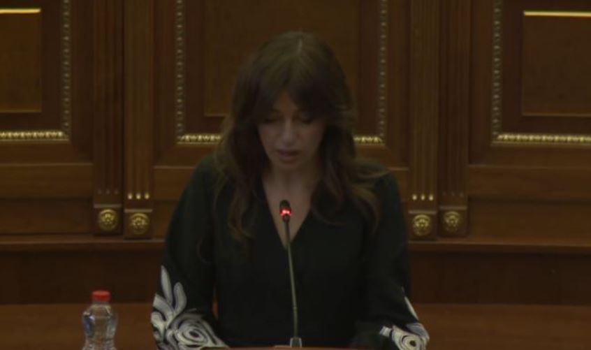 Haxhiu dënon gjuhën e deputetit Geci, kërkon respekt në Kuvend