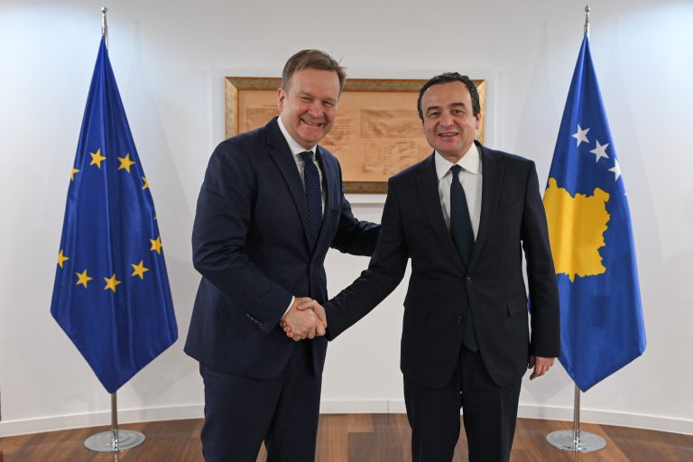 Emisari evropian Sorensen viziton Prishtinën, pritet takim me Kurtin
