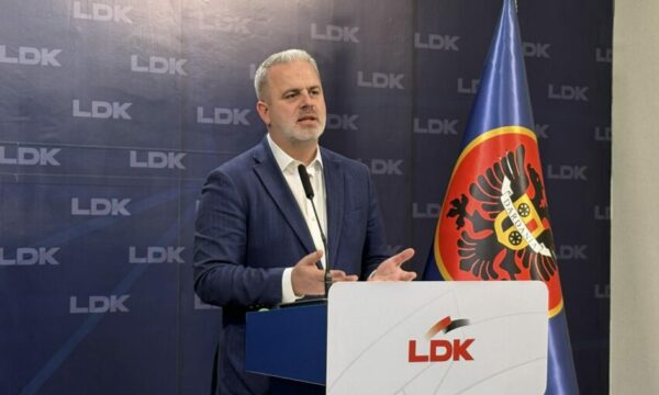 Azemi: S’ka rritje të çmimit të rrymës pa u zbardhur skandali me njehsorët