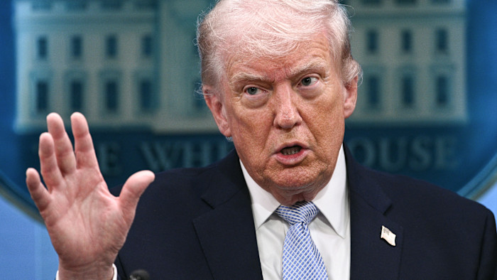 Trump paralajmëron tarifa 50% për vendet që furnizojnë Iranin me armë
