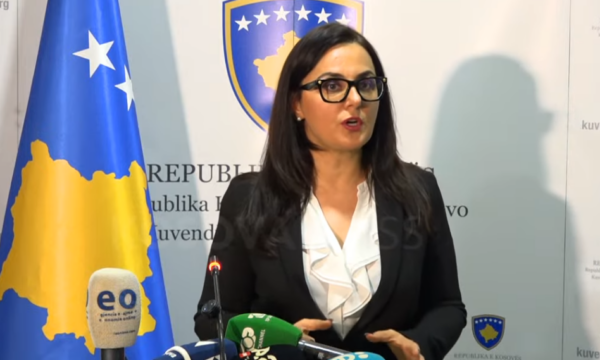 Lushaku-Sadriu: Qeveria të ndalojë ndryshimin e njehsorëve