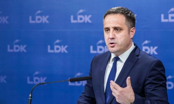 Selmanaj kritikon heqjen e logos së Presidencës së Kosovës