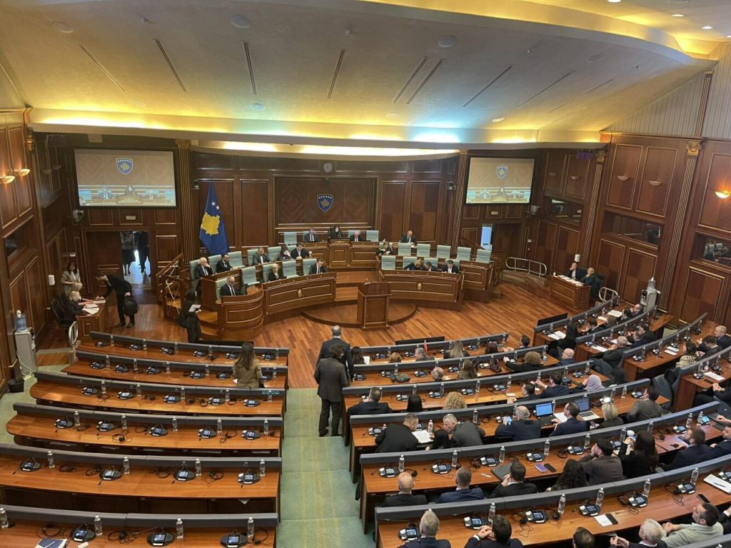 Nis me vonesë seanca plenare e Kuvendit të Kosovës