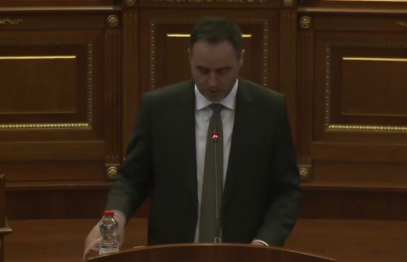 Konjufca tërhiqet zyrtarisht nga kandidatura për president