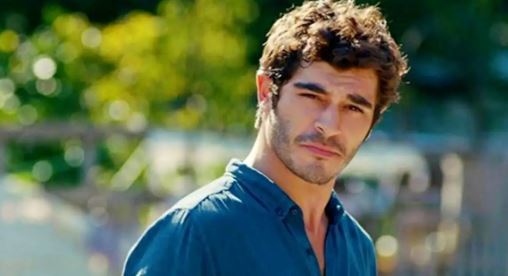 Skandal në showbiz-in turk, aktori Burak Deniz përfshihet në hetim për drogë