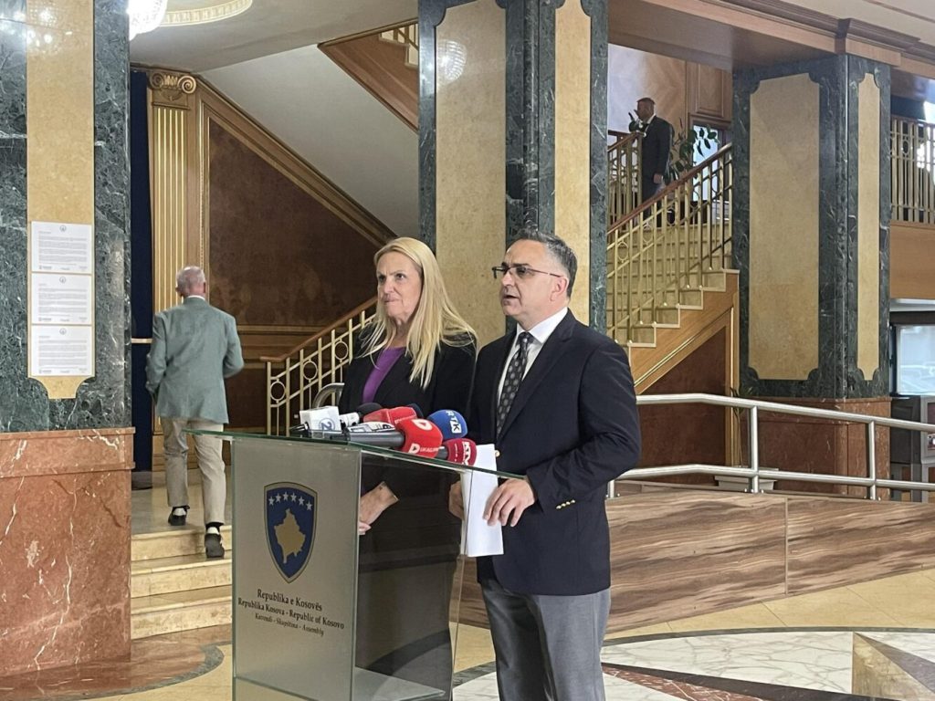 Tahiri kundërshton seancën për Presidentin, kritikon qasjen e Kurtit