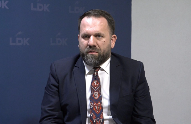 Rukiqi mohon largimet nga LDK: Bashkimi i së djathtës po ndodh