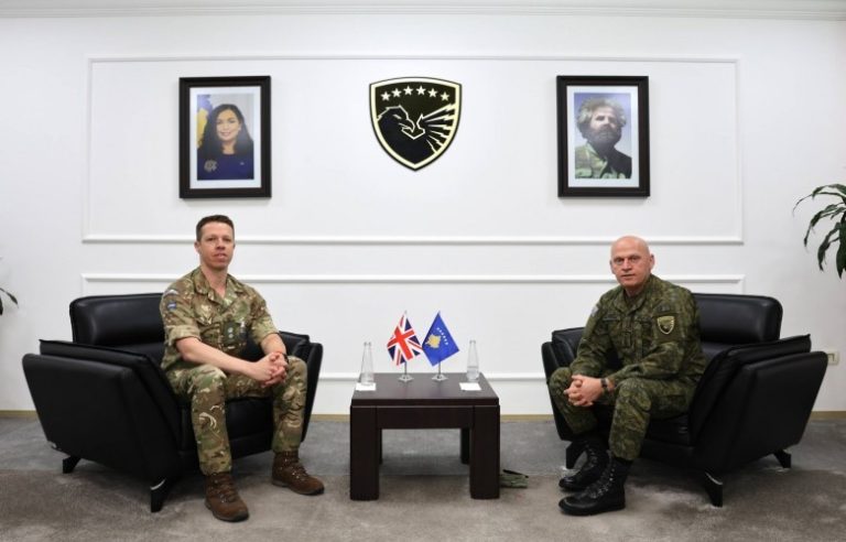 Jashari pret në takim lamtumirës atasheun britanik, vlerësohet bashkëpunimi