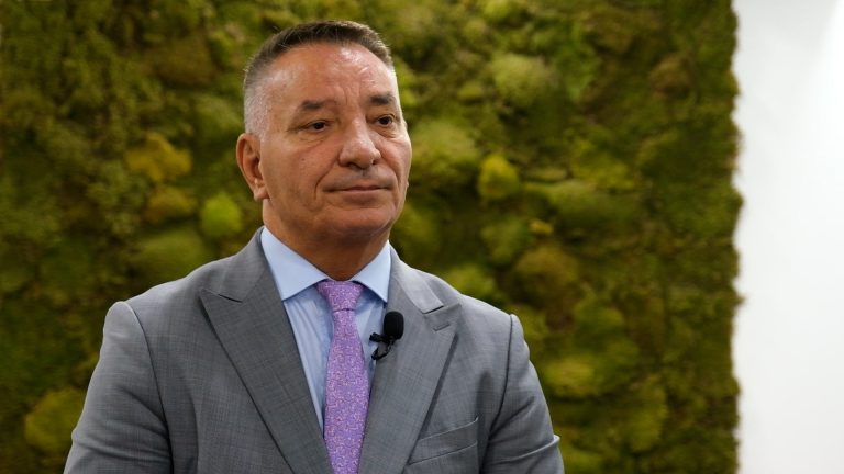 AAK Synon Fitore, Lekaj Kritikon Qeverinë Kurti