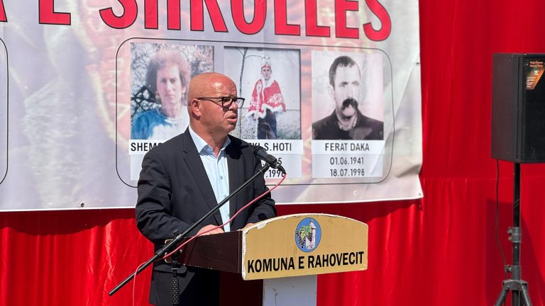 Latifi përkujton dëshmorët dhe civilët e vrarë në Pataqan të Ulët: “E pashlyer në kujtesën tonë”