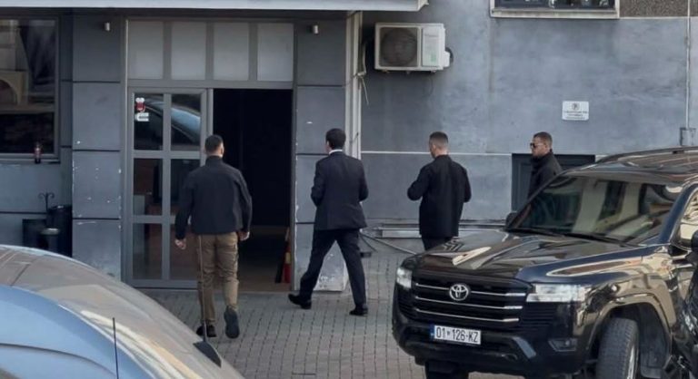 Kurti takohet me Abdixhikun në Kuvend për zgjedhjen e presidentit