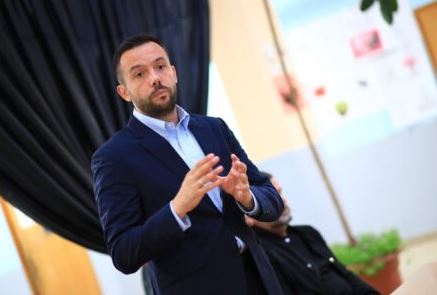 Tahiri: Kurti po abuzon me konstruktivitetin e PDK-së, takimi vetëm me ftesë zyrtare