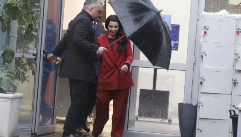 Gjykata lë në fuqi pezullimin ndaj Belinda Ballukut