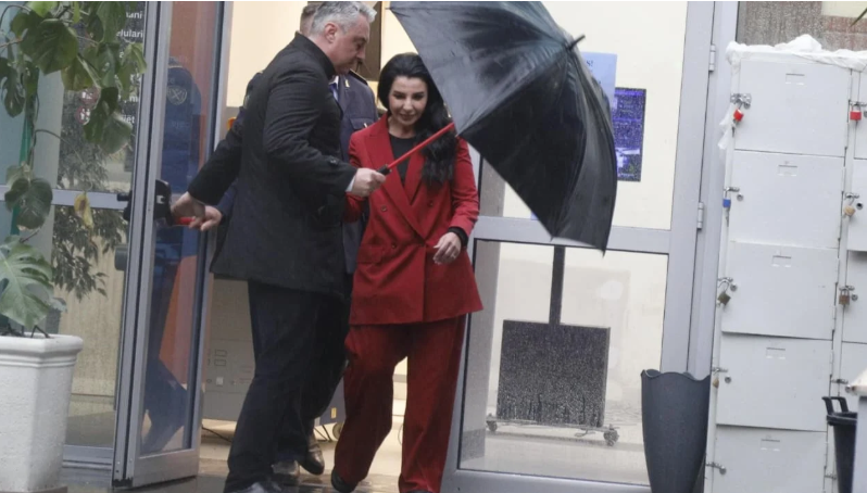 Gjykata lë në fuqi pezullimin ndaj Belinda Ballukut