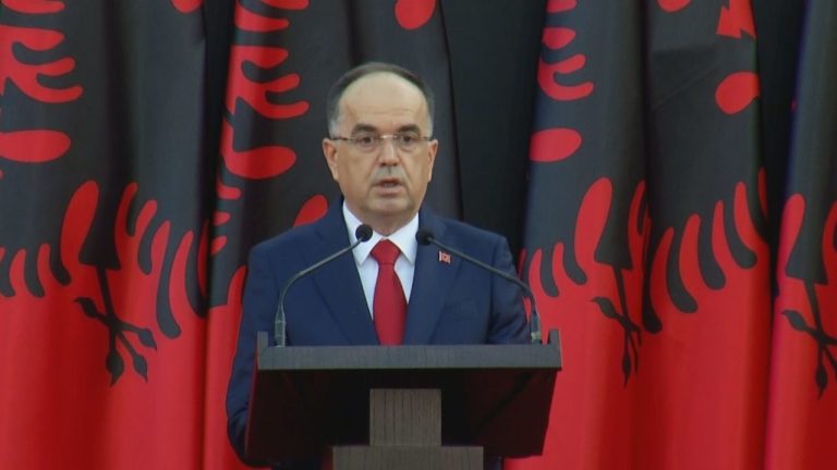 Presidenti Begaj uron Pashkët: Thirrje për paqe, dashuri dhe solidaritet