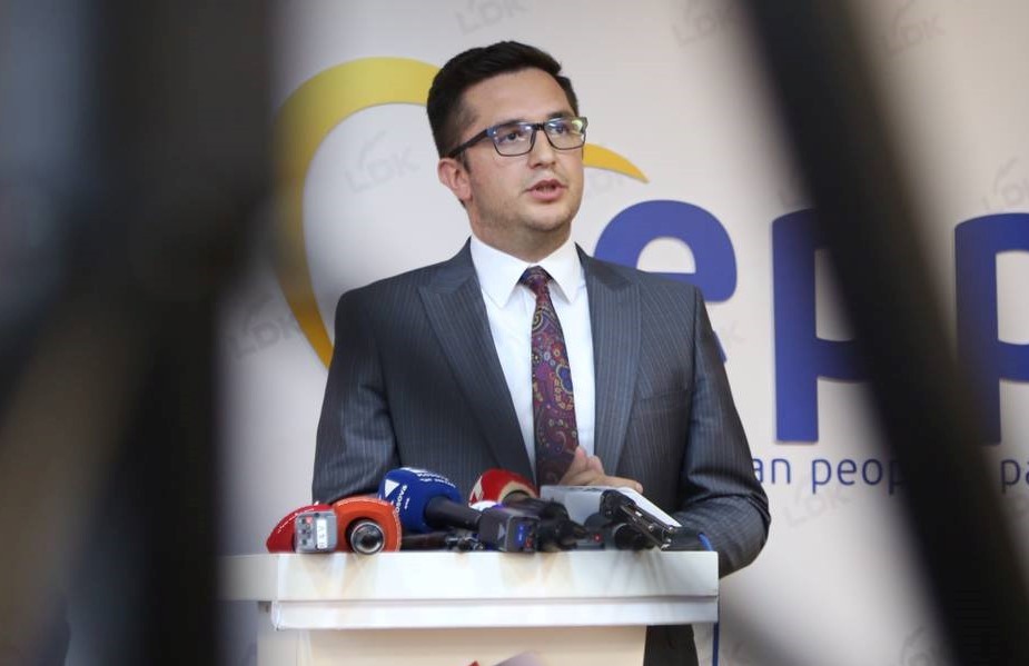 Mustafa kritikon Kurtin: Synon t’i kontrollojë tri postet kryesore