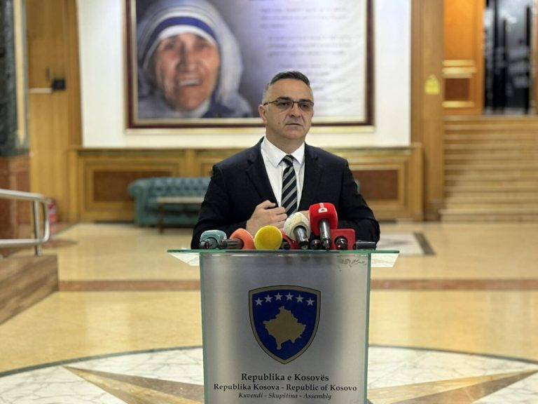 Tahiri: E padrejtë që paga e 13-të nuk përfshin sektorin privat