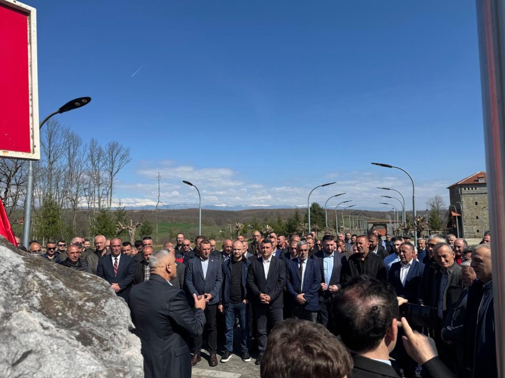 Daut Haradinaj përkujton heronjtë e UÇK-së