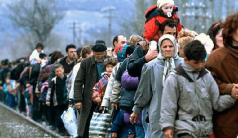 Përkujtohet dëbimi masiv i shqiptarëve të Kosovës gjatë luftës 1998–1999