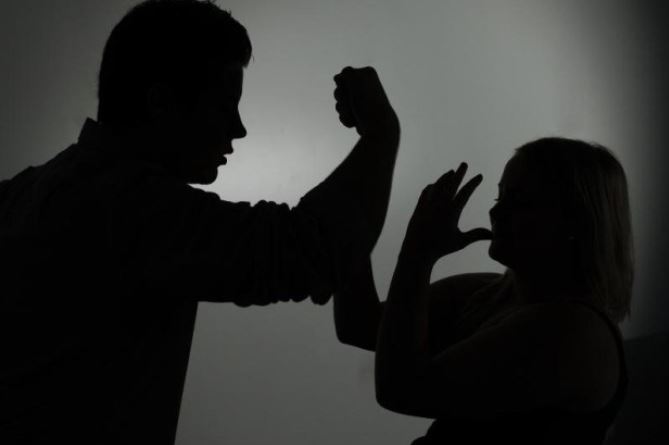 Rast i dhunës në familje në Obiliq – nëna sulmohet nga vajza gjatë një konflikti