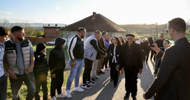Osmani viziton Dumnicën, falënderon për mikpritjen