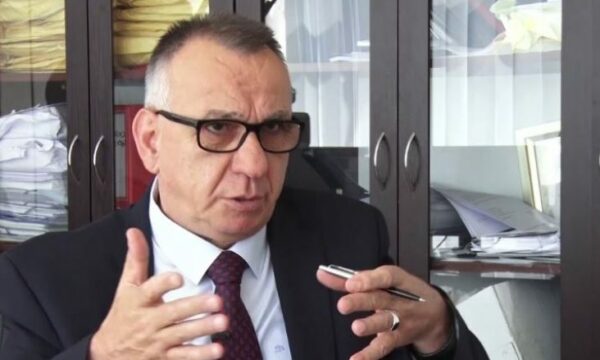 Hasani: Tentim për puç kushtetues në Kuvend