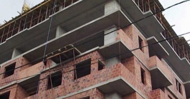 Vdes punëtori që ra nga një ndërtesë në Ferizaj