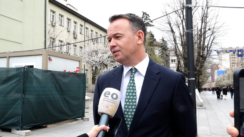 Prokuroria hedh poshtë kallëzimin ndaj Pecit, ai paralajmëron padi