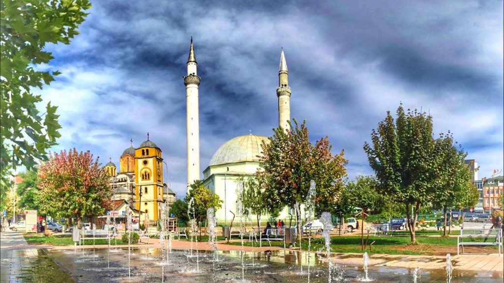 Vidhet arka e bamirësisë në një xhami në Mirash të Ferizajt.
