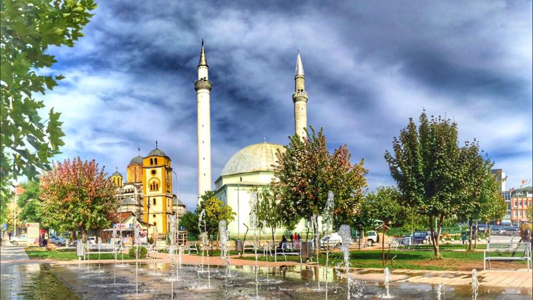 Vidhet arka e bamirësisë në një xhami në Mirash të Ferizajt.