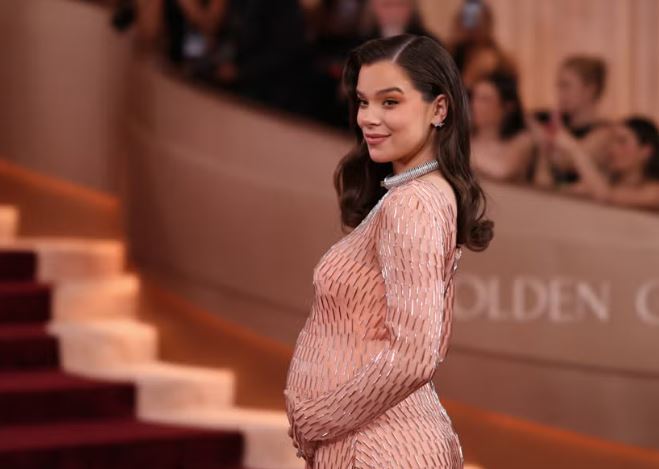 Hailee Steinfeld bëhet nënë për herë të parë