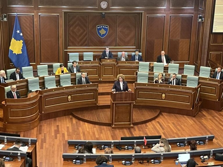Hajdari: Qeveria ka ndërhyrë në çmimet e derivateve, opozita pa plan