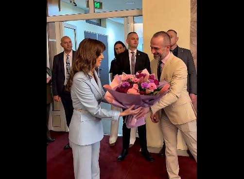 Haxhiu nis detyrën si ushtruese e Presidentes së Kosovës