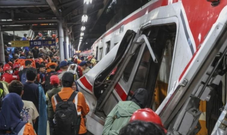 Përplasje tragjike trenash në Indonezi, 14 të vdekur e mbi 80 të plagosur