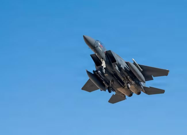 Raportohet rrëzimi i një avioni luftarak amerikan në Iran, nis kërkimi për ekuipazhin