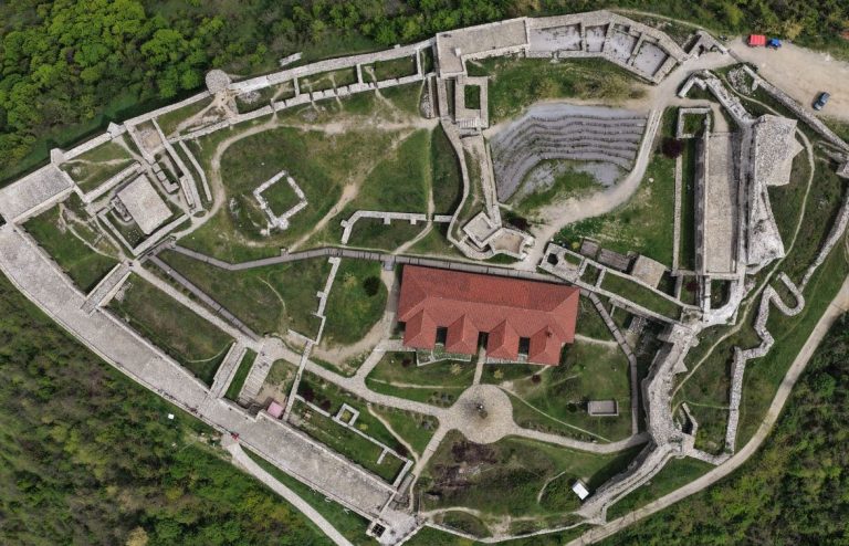 Mbyllen përkohësisht disa zona të Kalasë së Prizrenit për arsye sigurie