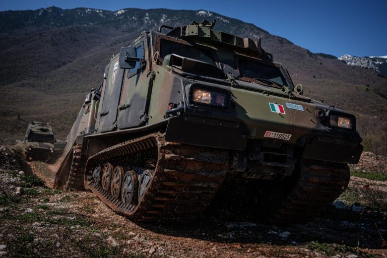 KFOR zhvillon trajnim për vozitje jashtë rrugës në Pejë