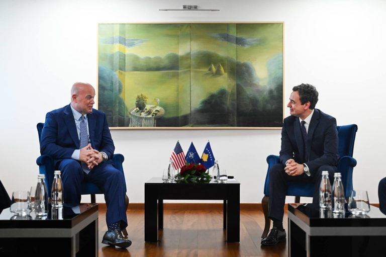 Kurti takohet me ambasadorin amerikan në NATO, Matthew Whitaker